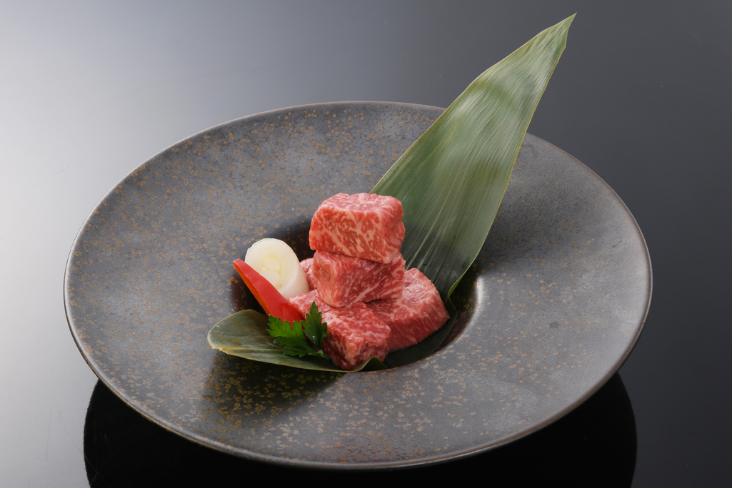 和牛赤身角切り